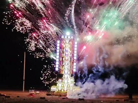 正月初八,太原刘家堡王琼故里的南庄架火!
#让最美的烟花带给大家最真挚的祝福 #太原 #南庄架火 #现场实拍 #社火