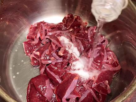 #火爆猪肝 #沙肝 ,花3块钱买了一根猪连贴,爆炒出来有滋有味的#地方特色美食 #妈呀太香了