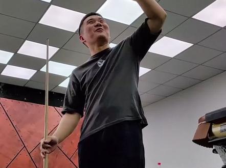 加长版小头杆,大高个球友首选。#台球 #台球杆