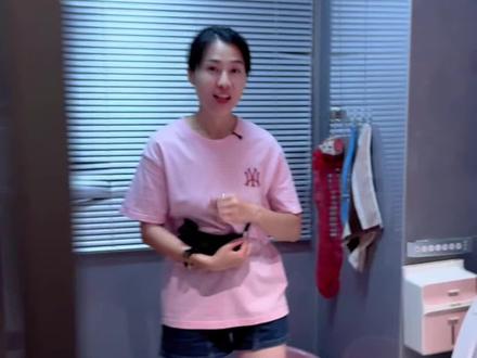 这哪里是洁厕液啊,简直就是香水好吗!你就把它挤到马桶里,静置一会,再刷一刷,马桶锃亮,而且味道真的巨好闻!喜欢的姐妹赶紧冲!#妙管家#妙管家洁厕液 #洁厕液#居家好帮手