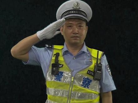 从军报国,从警为民。身份改变,初心不变!#从橄榄绿到警服蓝
