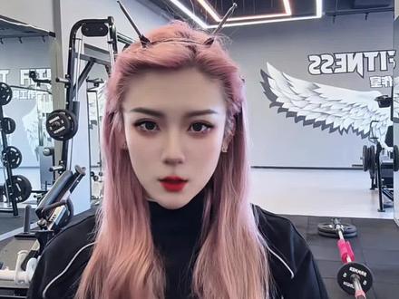 #王鹤棣 #铺天盖棣
善恶有报天有轮回
身正不怕他人重伤
自有乾坤日出东方
我现在 阵眼中央
天地不仁成王败寇
笑到最后才算风光
@王鹤棣_Dylan @王鹤棣工作室