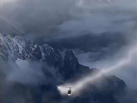 直升飞机到底能不能登顶珠峰? 有人开直升飞机在珠峰顶停了3分15秒?#珠穆朗玛峰 #直升机飞珠峰