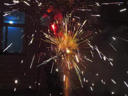 #请你看烟花 网红三分钟烟花,我先试试效果了,整整三分钟以上,心情都藏在视频里面啦!祝大家新年快乐!🎆🎈🎆🧨🎈#三分钟烟花效果