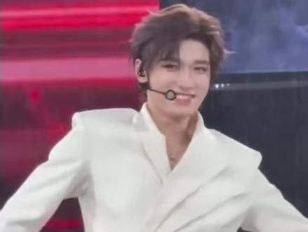 以后不准再唱下雨的歌了! #时代少年团 #时代少年团演唱会 #tnt时代少年团