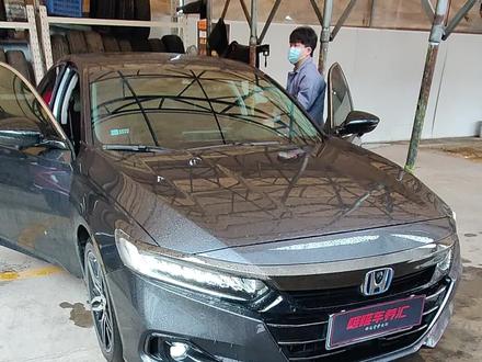 本田雅阁专用流媒体后视镜怎么安装?在哪取电?装完效果怎样?#本田 #雅阁 #流媒体后视镜 #安装 #现场实拍