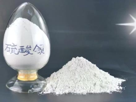 #硫酸钡在熔炼玻璃的作用#硫酸钡厂家#硫酸钡粉末
硫酸钡在熔炼玻璃时的作用包括:
1.降低熔融温度:硫酸钡能够帮助降低玻璃的熔融温度,这对于整个玻璃熔炼过程来说是一个重要的特性。
2.提高澄清效果:作为澄清剂,硫酸钡能够增加玻璃的澄清效果,这意味着它有助于去除玻璃熔体中的杂质和气泡,从而提高玻璃的透明度和质量。
3.减少气泡的产生:由于其澄清作用,硫酸钡还能帮助减少气泡在玻璃熔体中的形成,这对于提高玻璃的整体性能是有益的。
4.增加玻璃的稳定性、光泽和强度:此外,硫酸钡还能为玻璃制品带来稳定性、光泽和强度的提升,这些都是衡量玻璃质量的重要指标。
综上所述,硫酸钡在熔炼玻璃的过程中扮演着多重角色,不仅有助于降低熔融温度和提高澄清效果,还能减少气泡的产生,并且能提升玻璃的稳定性、光泽和强度。