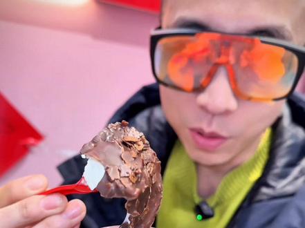 真没看错!绿色的雪王蜜瓜脆皮圣代来了! #蜜雪冰城 #比会吃更惠吃 #脆皮圣代 #冰淇淋 #冰激凌