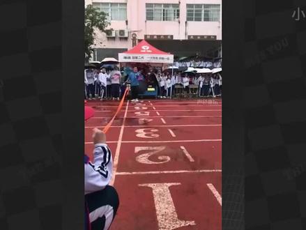 鱼跃式冲线算不算犯规?终点线前疯狂扑倒,对手直接看傻眼了 #短跑 #田径 #体育