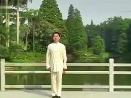 陈氏二十四式太极扇慢动作,与爱好者共享。