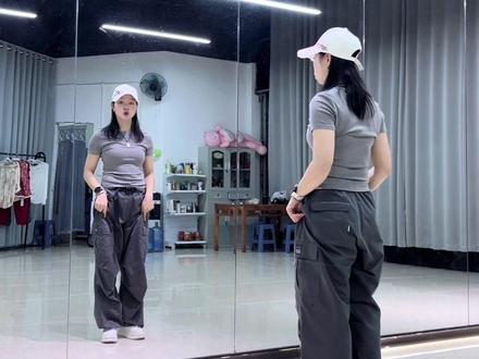 《小村烟火》背面详细保姆级分解教程口令分解背面演示 #真实生活分享计划 #潮流广场舞 #零基础学舞蹈 #小村烟火 #保姆级教程