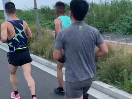 张雪峰老师讲马拉松
坚持的意义在哪里?
讲的到位