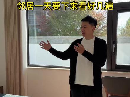 这个卧室搭配最近火了! 鱼骨拼的木地板,米白色的墙,简简单单的北美黑胡桃木家具,效果就会非常好,高级又耐看。#卧室搭配#北美黑胡桃木#卧室床#别墅家具#高端家具工厂