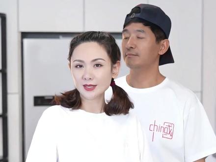 明星回老家过年一个比一个接地气?程莉莎花袄赶集,王宝强穿拖鞋合影,郭富城成合影地标#程莉莎郭晓东穿着花袄回山东 #王宝强 #郭富城 #影娱热点团 #内容启发搜索