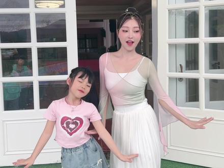 跟妈妈跳一个~ #dancechallenge