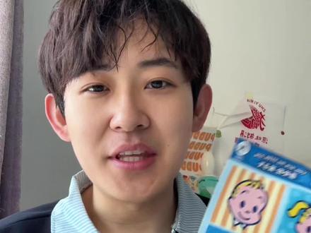 不喜甜请喝!20分钟就售空的瑞幸小青桔新品测评 新品终于不像橙c那么甜了!!柑橘类爱好者狂喜,喝完嘴巴里都是柑橘精油的香气~31度天气奔赴一小时只为这两杯小青桔美式和小青桔冰茶……我真的拼命了!味道很神奇,对得起我的付出!夏天喝这个感觉老爽了!#一杯青桔 #青桔美美式 #青桔冰冰茶 #瑞幸新品 #咖啡测评