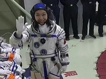 黎家盈带20多封信赴太空,丈夫放弃香港事业:家人付出有多大 #神舟二十三号#香港航天员 #黎家盈