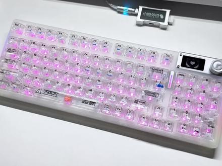 狼蛛f98prov3全雾透大配列键盘 小屏幕还可DIY哦~
#狼蛛 #狼蛛f98prov3 #机械键盘 #狼蛛f98pro #键盘发光