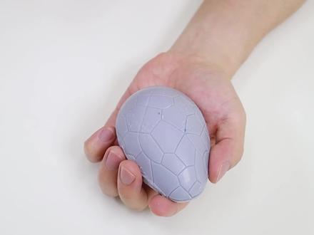 恐龙蛋开盲盒挑战!甜甜的巧克力,美味又解压! #盲盒 #巧克力 #网红零食