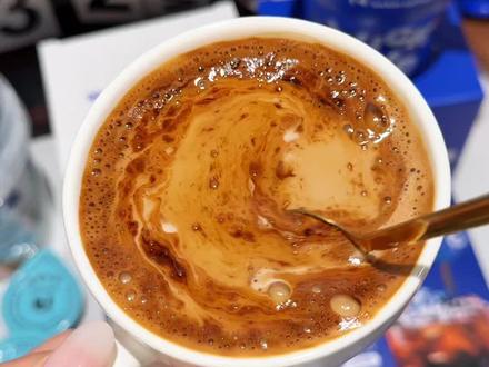 瑞幸新品浓醇黑咖啡促销活动,一块多一杯,还送精品咖啡杯!杯子库存不多送完就没了,咖啡脑袋快冲!#瑞幸咖啡