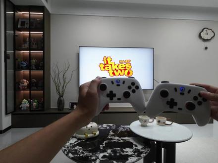 在客厅用75寸电视打游戏太香啦!只需要一个笔记本和hdmi高清线,太有意思了#双人成行 #适合情侣玩的游戏推荐 #主机游戏 #ps5 #xbox