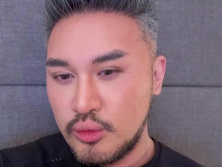 撕咬空气,保持学习#撕咬空气 #jakehowie #老嫂子 #展示猪肝 #仿妆