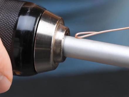 普普通通的铜线和铁丝,小伙却玩出了新花样,一番加工赚取生活费#手工 #动手能力 #技术活 #创意手工 #变废为宝手工