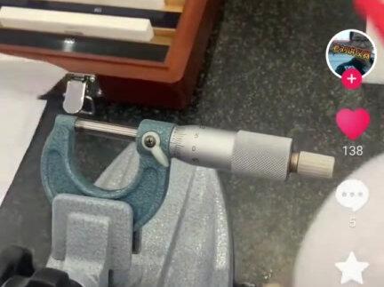 千分尺校准拧3次左右