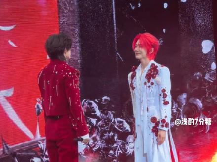 请一定戴上耳机 云旗&郝熠然《红白玫瑰》
澳门演唱会
手机4k直拍
今天我家产结婚,你随什么礼
#澳门演唱会
#百老汇
#百老汇