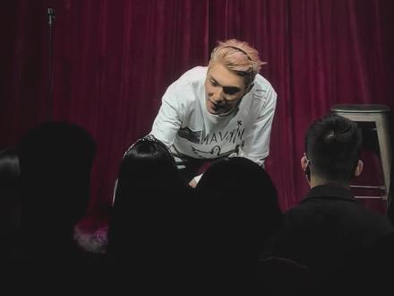 #歌曲不爱是原罪 “谁都明白烟酒伤身,可这是男人最实在的依靠。”#脱口秀 #情感共鸣 #家庭情感 #夫妻情感