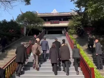 法国总统马克龙到访成都市都江堰。