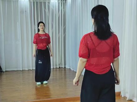 爱不释手,加长完整版的来啦,今天晚上继续教这支舞哦#背面教学 #适合零基础的舞蹈 #抖音合伙人计划 #抖音二创激励计划