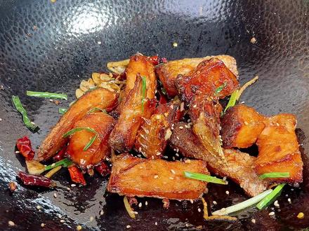 湖北人爱吃的#糍粑鱼 可以下酒也可以当作小零食