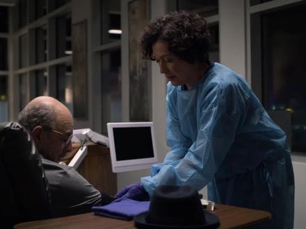 《良医第二季》第十五集(3) 《良医第二季》(The Good Doctor Season 2)是由麦克·里斯托、道恩·威尔金森执导,大卫·肖编剧,弗莱迪·海默、尼古拉斯·冈萨雷斯、安东尼娅·托马斯、富田谭玲领衔主演的ABC剧情类医疗剧。该剧共18集,于2018年9月24日在美国首播。该剧改编自同名韩剧,弗莱迪·海默扮演的肖恩·墨菲是一位患有自闭症和学者症候群的年轻外科医生,他具有超乎常人的空间感、洞察力和记忆力,但却无法像常人一样与人交流。在亦父亦师亦友的格拉斯曼医生的帮助下加入一著名医院,但是一个无法与患者建立正常沟通联系的医生,真的合格吗?肖恩·墨菲用自己卓越的医学才能进行救死扶伤并应对身边人对他的质疑的故事。#良医 #良医肖恩 #鸣潮 #dou来聊影视