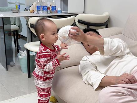 老登我多挂着你啊,你还不知好赖 #亲子互动 #爸爸带娃 #人类幼崽 #人类幼崽的800个心眼子 #人类幼崽迷惑行为大赏