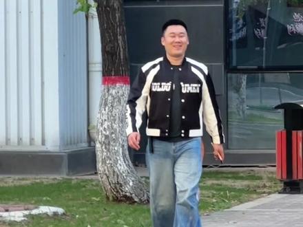 鹭鹭上班,宏智和小海就这么陪我们胡闹 @鹭卓鹭卓 @种地吧鹭卓 @宏智推c @小海:
#鹭卓 #鹭卓超燃青春的合唱 #宏智推c #鹭丝99