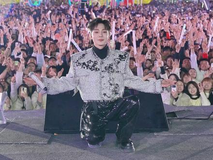 感谢精彩高迪带给我们精彩的夜晚! #万岁山武侠城#万岁山江湖音乐节#高迪#一人饮酒醉#来万岁山和高迪同台喊麦