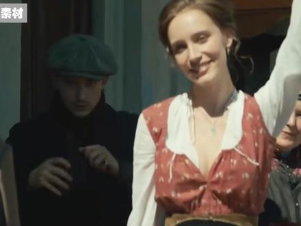 久闻大名,被冷酷残忍的战争场面震撼~ 《西线无战事》是埃里希·玛利亚·雷马克创作的长篇小说,1928年发表在《福斯报》,翌年单行本出版,共分十二章。
《西线无战事》以一战中西面战线为历史背景,以第一人称的手法讲述了主人公保罗·博伊默尔和同学受到校长坎通列克及其沙文主义的煽动,满怀着狂热的“爱国主义热忱”投入到了这场所谓的“保家卫国”的战争中。在持续四年的战争里,他目睹了可怕的伤亡以及战争对人类肉体和心灵的摧残,见证了战争的非人道性。起初的“爱国主义狂热”荡然无存,留下的仅仅是肉体的伤痛和对德国军国主义以及参战目的的质疑。雷马克笔下没有富丽堂皇的军容和壮观的战争场面,只有恐怖、残酷、肮脏的战场。
#西线无战事 #反战 #一战 #萨拉热窝 #知识前沿派对