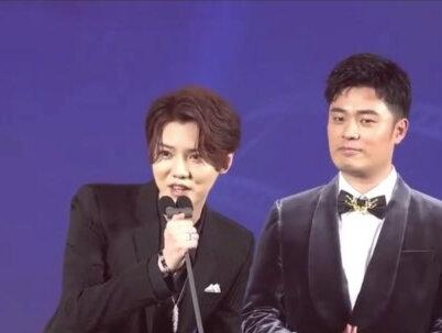 鹿晗在五哈跳草裙舞!顶流秒变"野生小鹿",保守式可爱笑翻全场#鹿晗 #创作者中心 #创作灵感 #dou上热门 @DOU+小助手