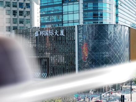 带你们了解上海包租婆的生意 卢总,一个在北外滩管理了5.6万方写字楼,收租几千万的包租婆!#职场 #访谈 #创业 #包租婆 #收租