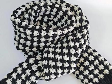 双色星星教程来啦,一针一线专属你的小星星,愿这个冬天能温暖你,双色搭配的组合,可以有不同的变化,经典的黑白配色,红白配色,红黑配色,喜欢什么你说了算,太好看啦! #织围巾 #围巾教程 #爱手工爱编织 #零基础学编织 #围巾