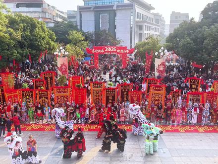 潮汕的年味有多浓?鼓槌挥动、万人空巷,现场真的燃爆了 #我在老家citywalk #一人一个春节传统年俗 #抖音年味争霸赛 #新春吃喝玩乐节 #英歌舞
@DOU+上热门 @抖音精选官方账号 @DOU+小助手