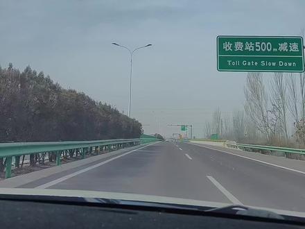 起步慢难道是因为没买组委会plus服务吗#飞驰人生 #飞驰人生3 #赛车手 #哈哈哈哈哈哈我要笑死了