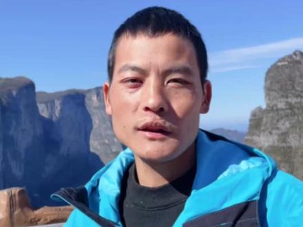 11月20日报道,刀疤哥承认在保留实力,决赛要用打洞形式修缮庇护所,后续基本靠运气。(记者:笑颖 钱瑾)#荒野求生 #七星山荒野求生挑战赛 #野外生存