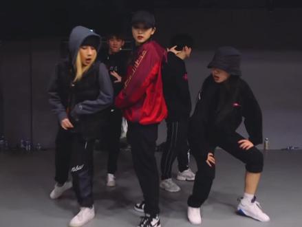 《How Dat Sound》,笑眼妹少有地板动作,地下这段确实惊到了😂#hiphop #yoojunglee编舞 #帅就完事了