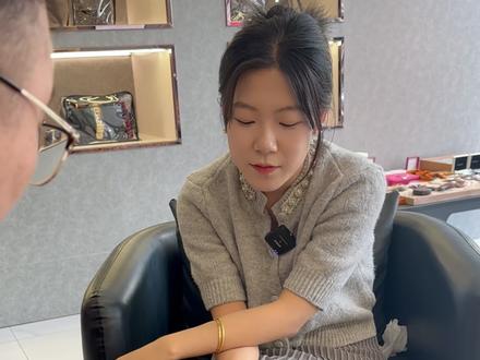 美女出金条,真是没理搅三分。 #二奢日常 #黄金