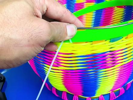 手工编篮子教程,单钢丝收口起步教程#编篮子 #藤条编织 #编花篮 #给我一双巧手 #藤条