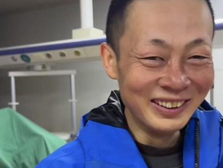 熊二终于知道杆子大军了#老六荒野 #荒野求生 #张家界七星山骆驼杯 #熊二 #荒野求生叫停