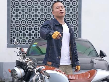 玩儿摩托,不是玩牌照,大牌跌破50大关!#摩托车 #牌照 #dou是好车 @抖音汽车