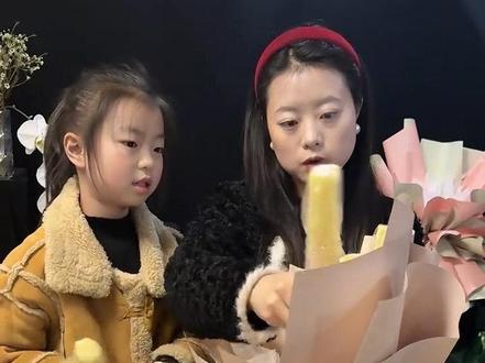 #创意花束 #原创视频 #甘蔗花束节节高升 #万物皆可包
今天和花花做甘蔗花束